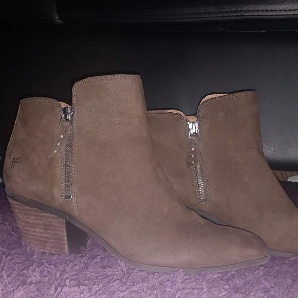 Frye Shoes - Frye Judith Booties!🙈